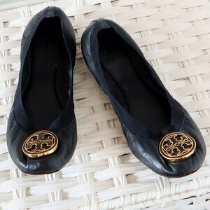 Tory Burch Black Leather Round Toe Ballet Flats Gold Logo Classic Designer Shoes